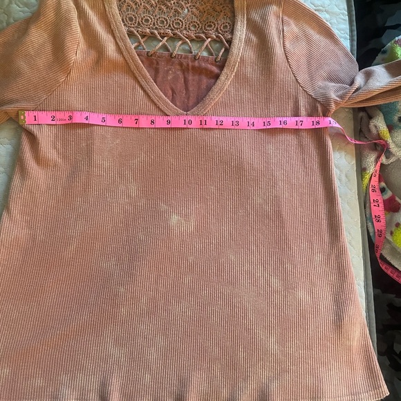 Gimmicks by BKE size L bo ho top - Picture 7 of 8